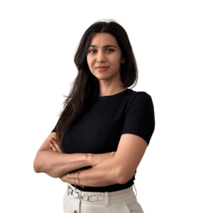 Sono Chiara Cordopatri, Architetto, e Marketing Consultant per FI Group da cinque anni. Il mio percorso professionale nasce da una laurea in architettura incentrata sulla sostenibilità, un pilastro fondamentale per molte riforme e strategie aziendali. Questa base mi ha permesso di sviluppare una visione ampia e consapevole, che unisce competenze tecniche, sensibilità e capacità comunicativa.
Grazie anche al Master in Export Management, ho costruito un profilo trasversale che mi consente di valorizzare al meglio i servizi di FI Group, traducendo contenuti complessi in soluzioni chiare, efficaci e orientate al mercato. In azienda mi occupo di comunicazione strategica, posizionamento e relazioni, contribuendo a rafforzare la nostra identità e a generare valore per clienti e partner.
Credo nella forza della multidisciplinarietà e nella capacità di creare connessioni tra mondi diversi. È questa visione che mi guida ogni giorno, con entusiasmo e determinazione, nel contribuire alla crescita sostenibile e innovativa di FI Group.

